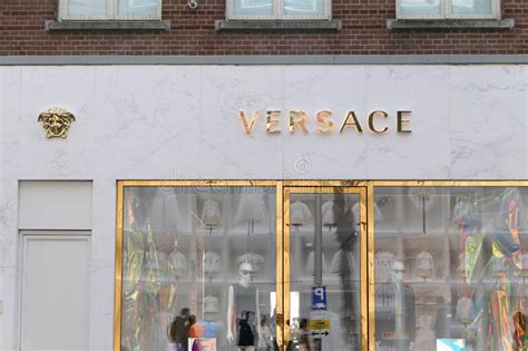 versace es una marca italiana